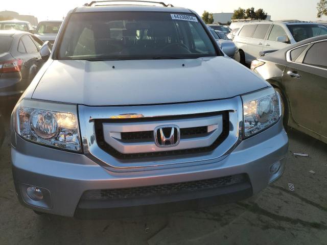 5FNYF3H93BB055813 - 2011 HONDA PILOT TOURING SILVER photo 5