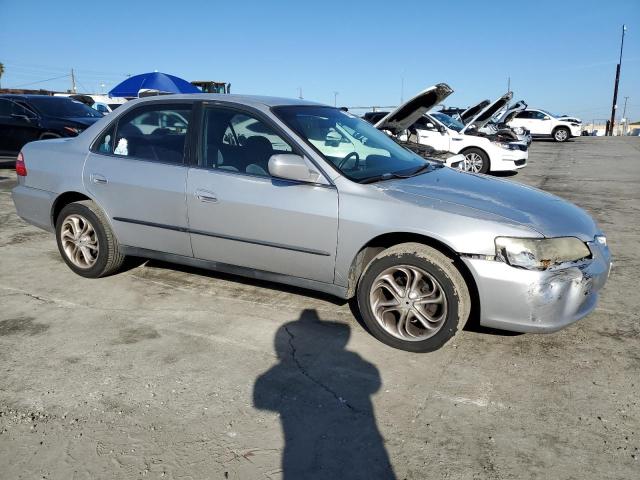 3HGCG6659YG703636 - 2000 HONDA ACCORD LX SILVER photo 4