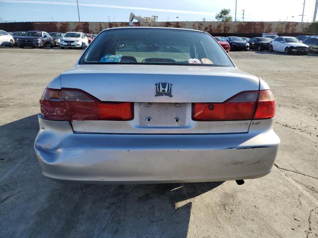 3HGCG6659YG703636 - 2000 HONDA ACCORD LX SILVER photo 6