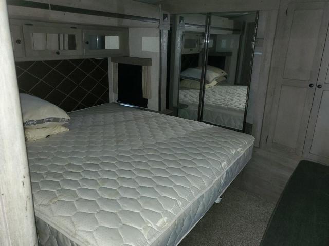 4YDT32827KB451520 - 2019 KEYSTONE OUTBACK WHITE photo 6