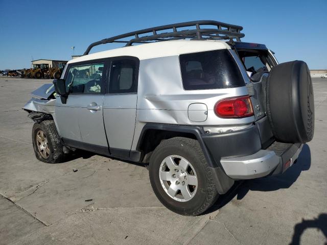 JTEBU11F78K052162 - 2008 TOYOTA FJ CRUISER SILVER photo 2