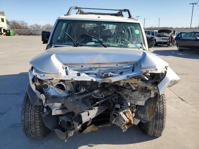 JTEBU11F78K052162 - 2008 TOYOTA FJ CRUISER SILVER photo 5