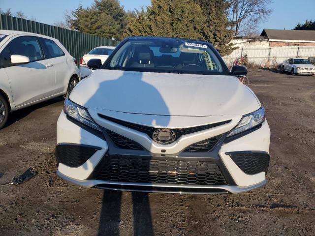 4T1KZ1AK7PU074941 - 2023 TOYOTA CAMRY TRD WHITE photo 5