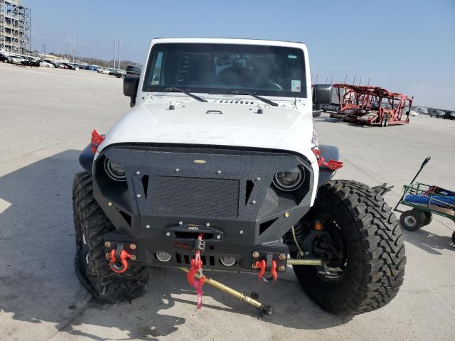 1C4BJWEG0FL530085 - 2015 JEEP WRANGLER U SAHARA WHITE photo 5