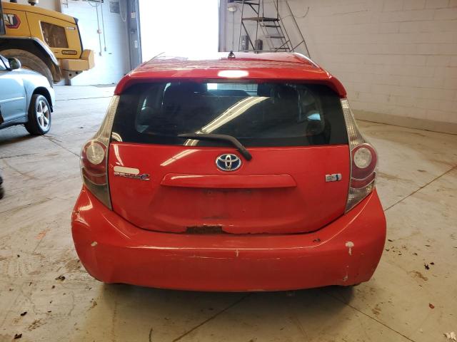 JTDKDTB39E1072452 - 2014 TOYOTA PRIUS C RED photo 6