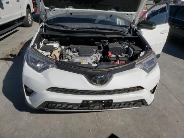 JTMNFREV6JJ736370 - 2018 TOYOTA RAV4 SE WHITE photo 12