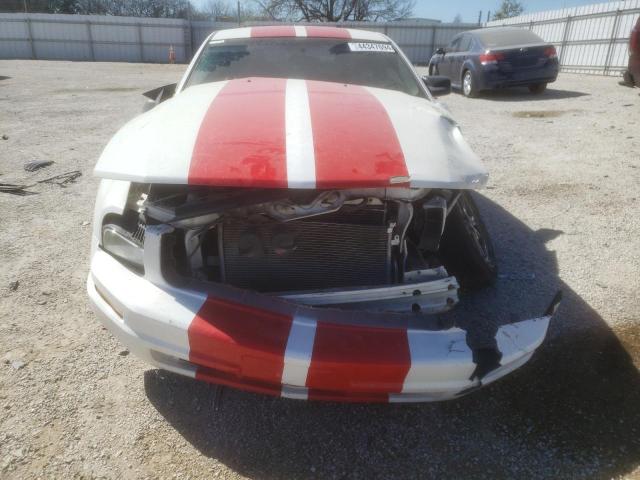 1ZVFT80NX55203769 - 2005 FORD MUSTANG WHITE photo 5