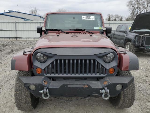 1J4FA54179L741047 - 2009 JEEP WRANGLER SAHARA RED photo 5