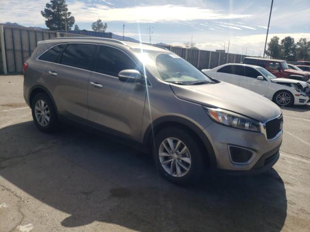 5XYPG4A56HG308260 - 2017 KIA SORENTO LX GRAY photo 4