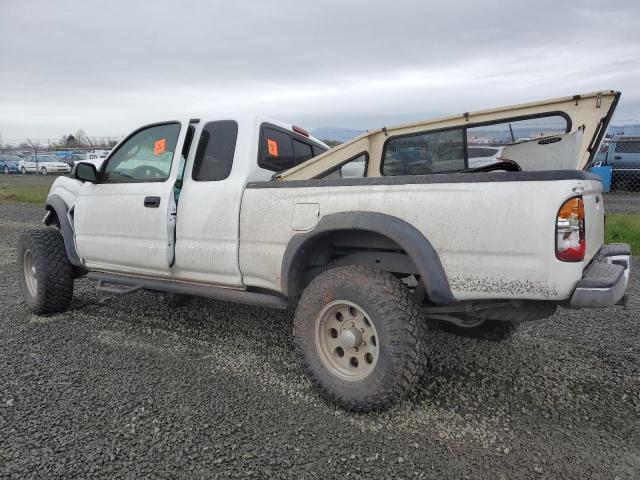 5TEWM72N04Z411095 - 2004 TOYOTA TACOMA XTRACAB WHITE photo 2