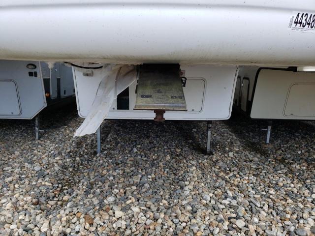 4YDF367224D506520 - 2004 KEYSTONE MONTANA WHITE photo 7