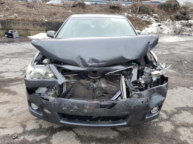 4T1BK3EK2BU125765 - 2011 TOYOTA CAMRY SE GRAY photo 5