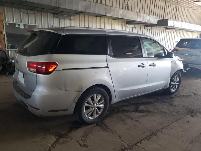 KNDMB5C19J6385943 - 2018 KIA SEDONA LX SILVER photo 3