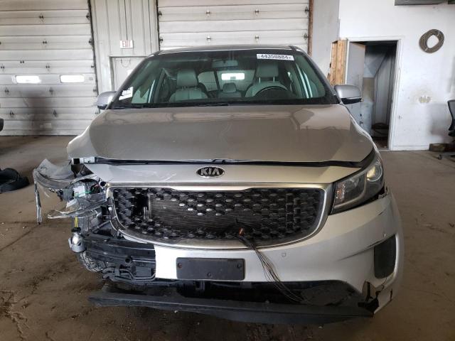 KNDMB5C19J6385943 - 2018 KIA SEDONA LX SILVER photo 5