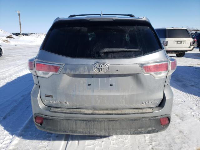 5TDJKRFHXES018235 - 2014 TOYOTA HIGHLANDER XLE ვერცხლისფერი ფოტო 6