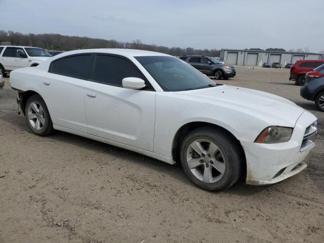 2C3CDXBG7DH512459 - 2013 DODGE CHARGER SE WHITE photo 4