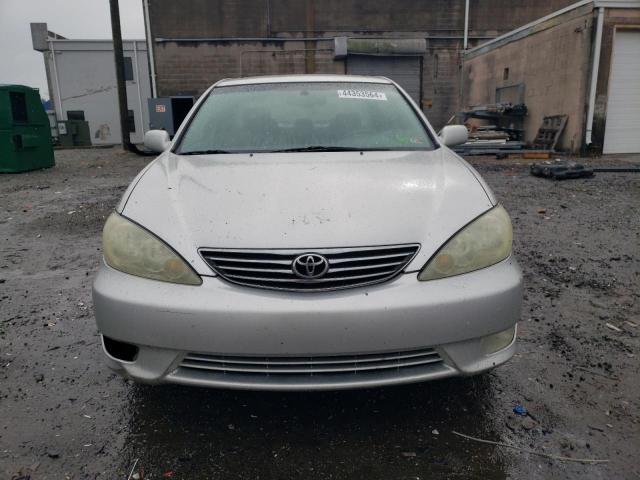 4T1BE30K75U558405 - 2005 TOYOTA CAMRY LE SILVER photo 5