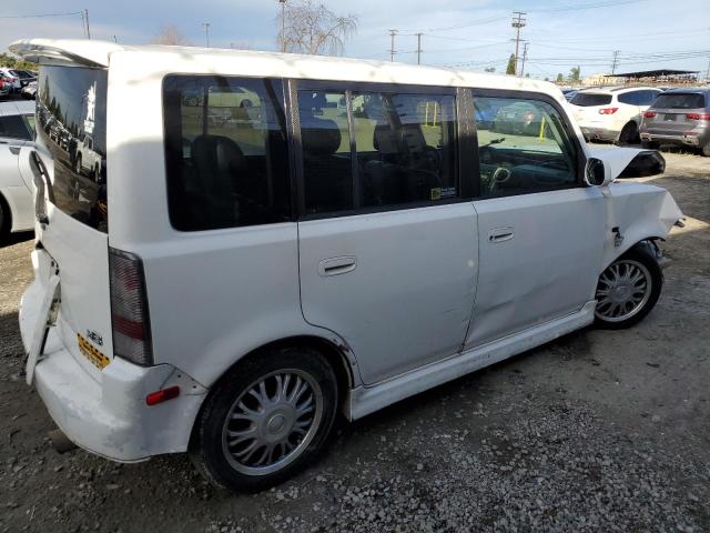 JTLKT324654021747 - 2005 TOYOTA SCION XB WHITE photo 3