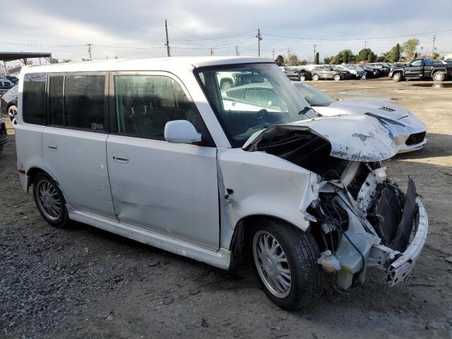 JTLKT324654021747 - 2005 TOYOTA SCION XB WHITE photo 4