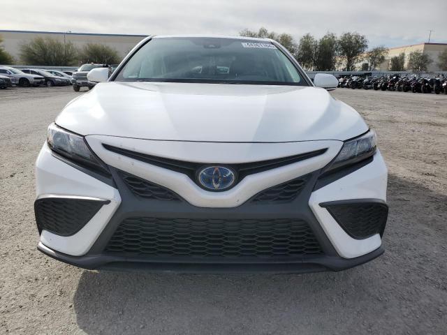 4T1S31AK0PU047825 - 2023 TOYOTA CAMRY SE NIGHT SHADE WHITE photo 5