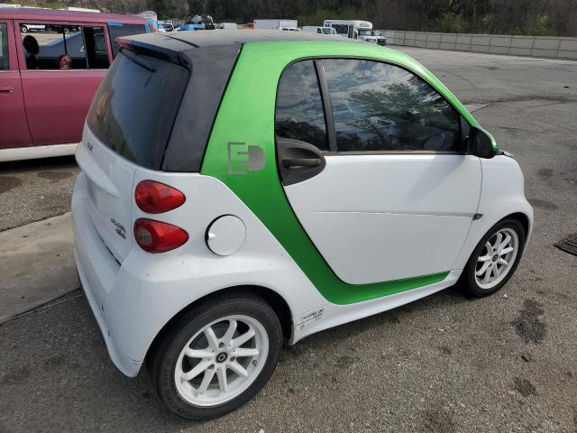 WMEEJ9AA5FK835282 - 2015 SMART FORTWO WHITE photo 3