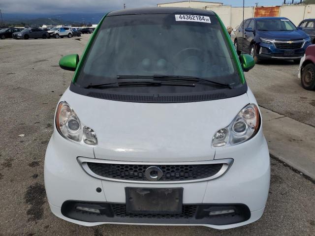 WMEEJ9AA5FK835282 - 2015 SMART FORTWO WHITE photo 5