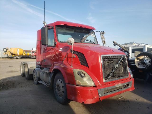 4V4NC9GH67N450928 - 2007 VOLVO VN VNL RED photo 1