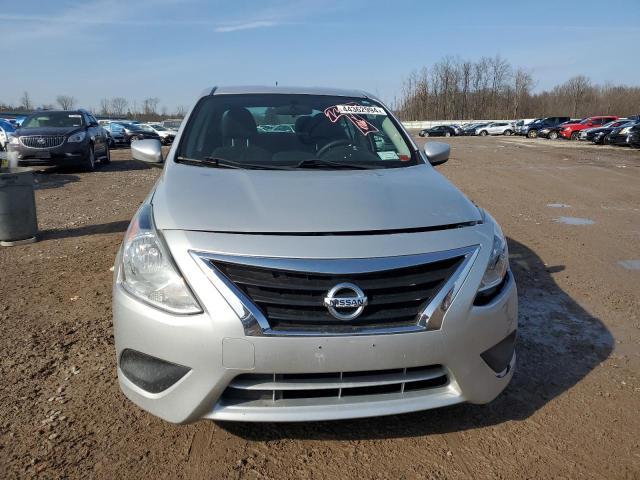 3N1CN7AP0JL813591 - 2018 NISSAN VERSA S SILVER photo 5