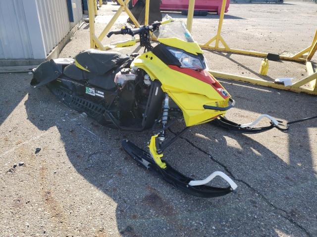 2BPSMPFA3FV000120 - 2015 SKI DOO 800 YELLOW photo 1