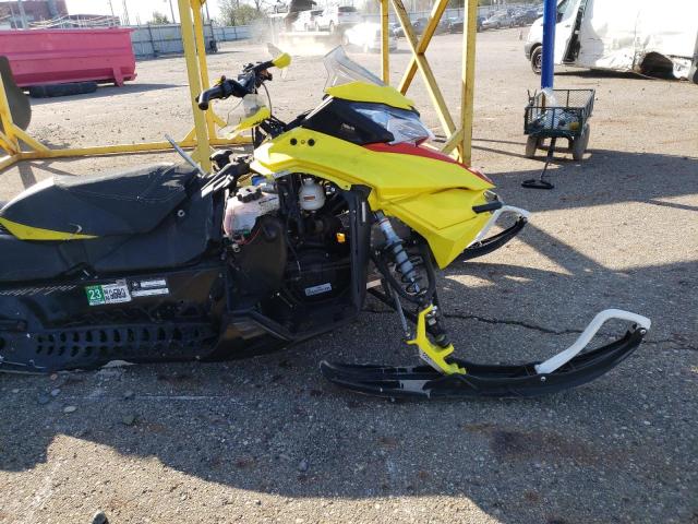 2BPSMPFA3FV000120 - 2015 SKI DOO 800 YELLOW photo 5