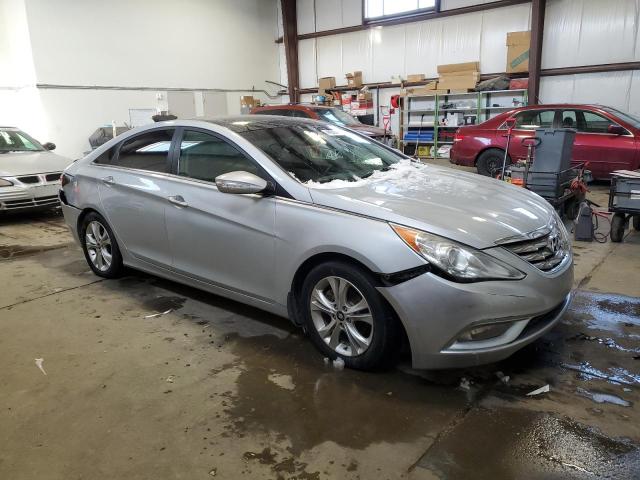 5NPEC4AC6CH416395 - 2012 HYUNDAI SONATA SE SILVER photo 4