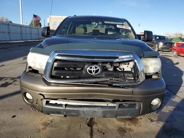 5TFDY5F12CX252058 - 2012 TOYOTA TUNDRA CREWMAX SR5 TAN photo 5