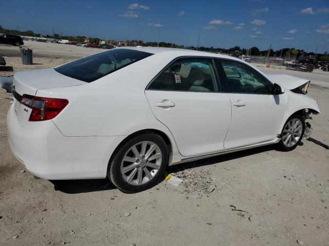 4T1BF1FK6EU836204 - 2014 TOYOTA CAMRY L WHITE photo 3