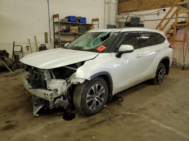 5TDGZRBH8NS560915 - 2022 TOYOTA HIGHLANDER XLE WHITE photo 1