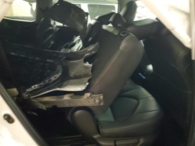 5TDGZRBH8NS560915 - 2022 TOYOTA HIGHLANDER XLE WHITE photo 11