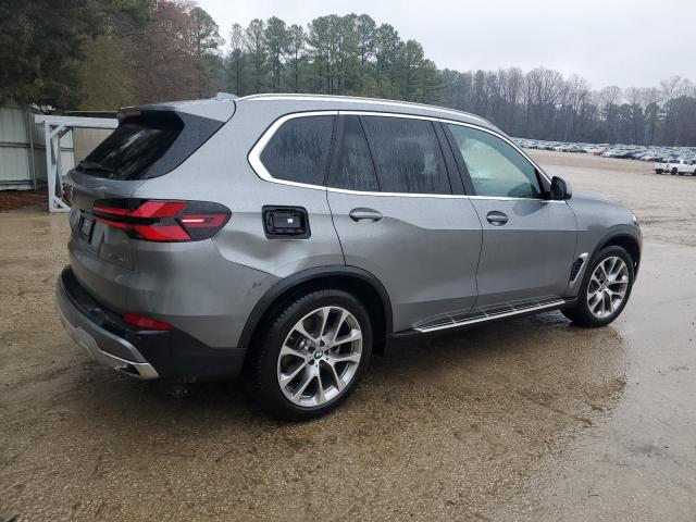 5UX23EU09R9T34929 - 2024 BMW X5 XDRIVE40I GRAY photo 3