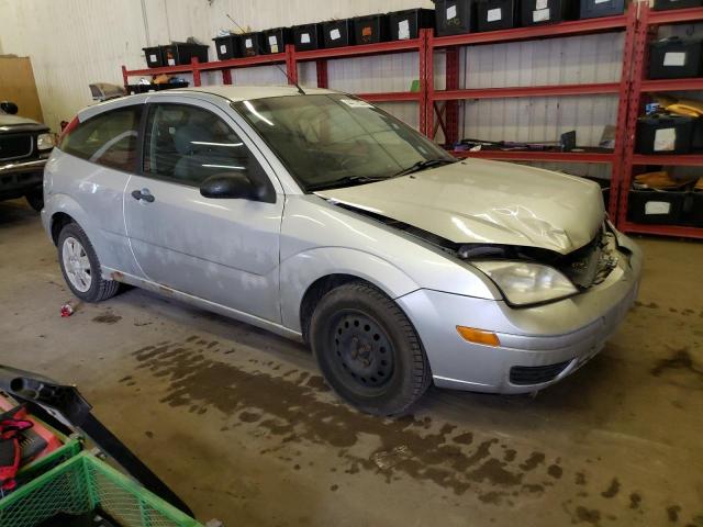 1FAFP31N47W169386 - 2007 FORD FOCUS ZX3 SILVER photo 4