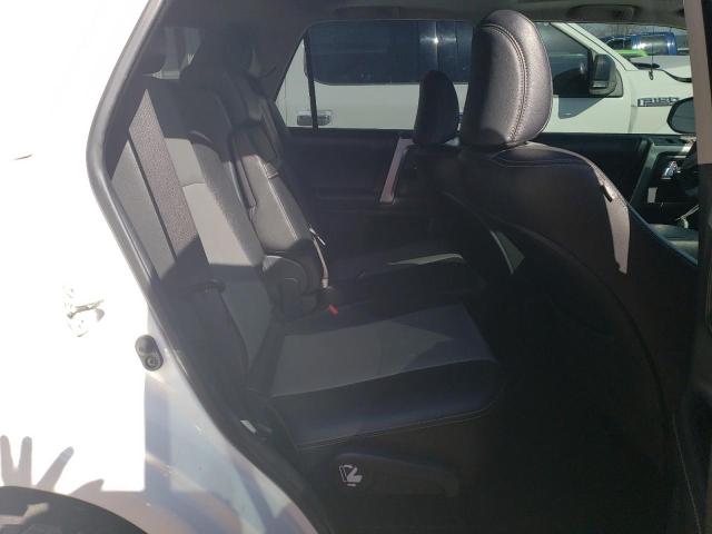 JTEBU5JR2J5526847 - 2018 TOYOTA 4RUNNER SR5/SR5 PREMIUM 白色 照片 11