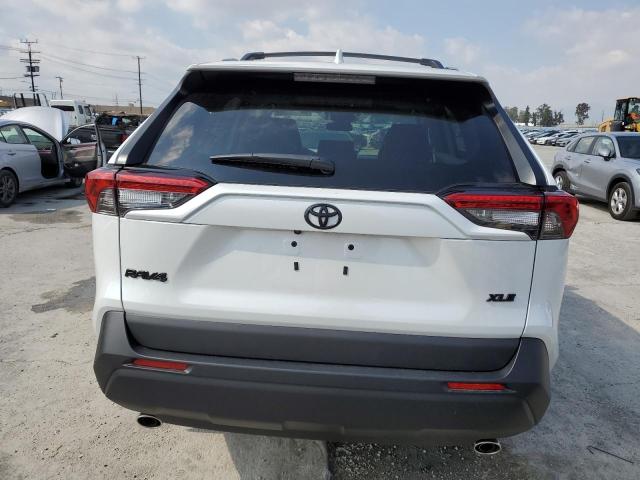 2T3C1RFVXRW308898 - 2024 TOYOTA RAV4 XLE PREMIUM WHITE photo 6