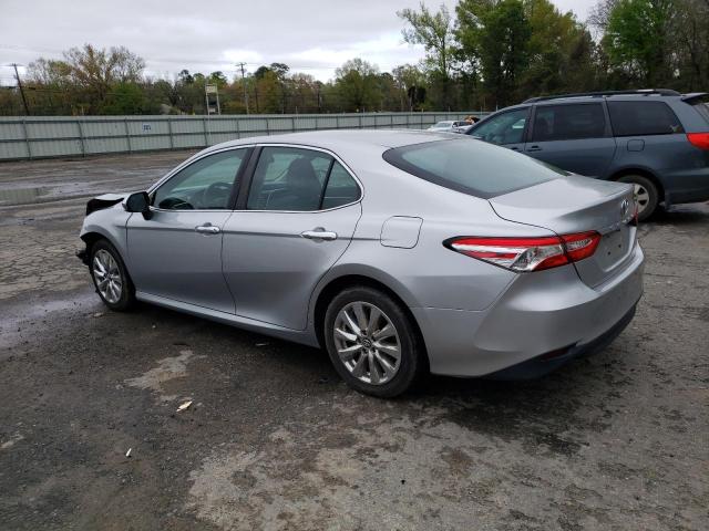 4T1B11HK9JU007150 - 2018 TOYOTA CAMRY L SILVER photo 2