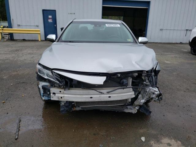 4T1B11HK9JU007150 - 2018 TOYOTA CAMRY L SILVER photo 5