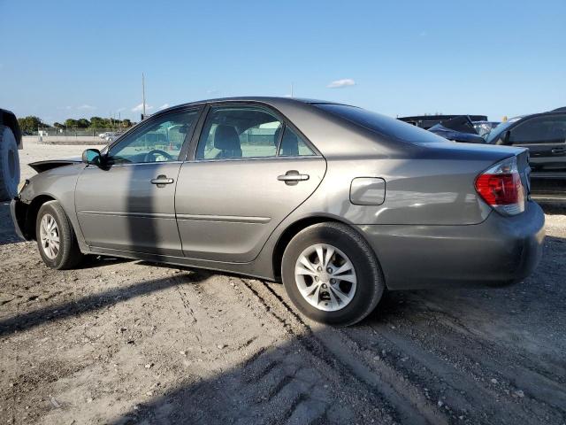 4T1BF32K15U603574 - 2005 TOYOTA CAMRY LE CHARCOAL photo 2