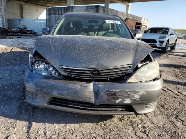 4T1BF32K15U603574 - 2005 TOYOTA CAMRY LE CHARCOAL photo 5