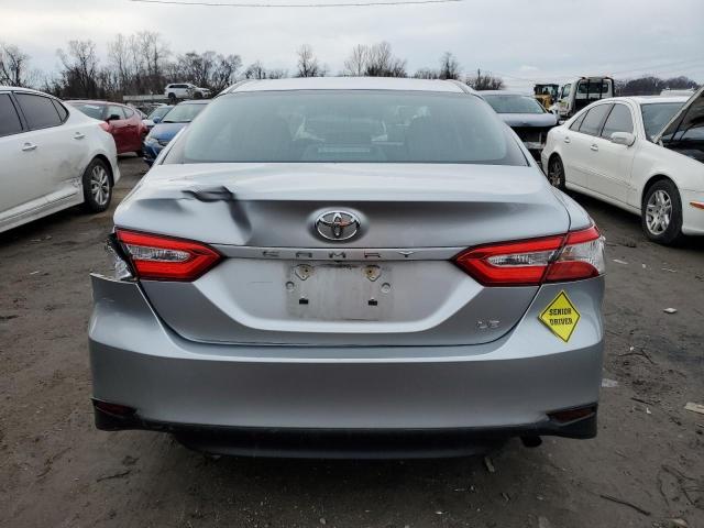 4T1B11HKXJU060052 - 2018 TOYOTA CAMRY L SILVER photo 6