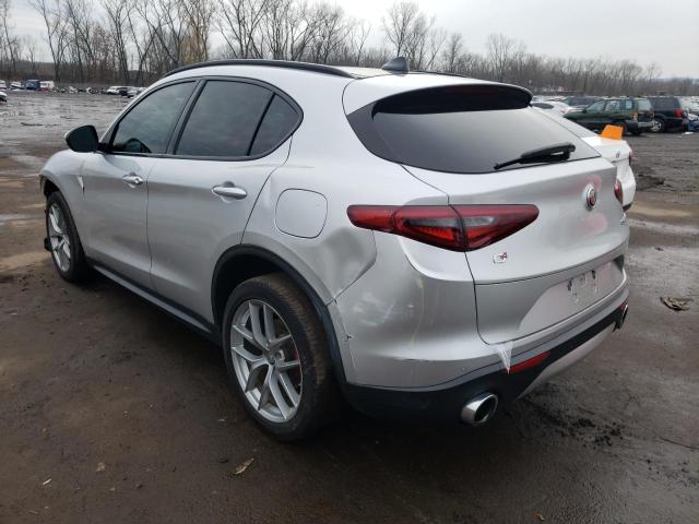 ZASFAKPN1J7B94445 - 2018 ALFA ROMEO STELVIO SPORT Silber Foto 2