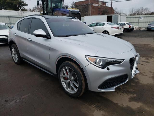 ZASFAKPN1J7B94445 - 2018 ALFA ROMEO STELVIO SPORT Silber Foto 4