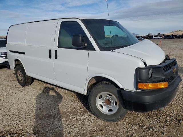 1GCWGFBG3E1137244 - 2014 CHEVROLET EXPRESS G2 WHITE photo 4