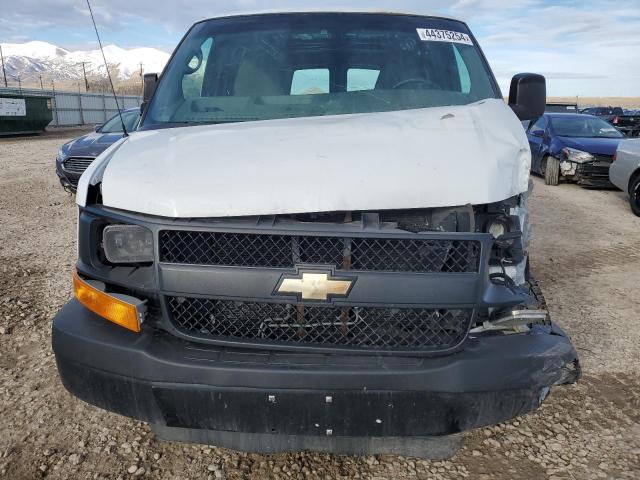 1GCWGFBG3E1137244 - 2014 CHEVROLET EXPRESS G2 WHITE photo 5