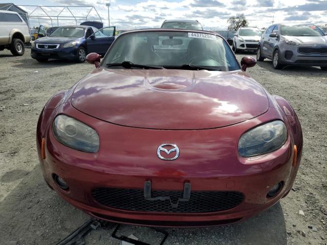 JM1NC25F860118411 - 2006 MAZDA MX5 MAROON photo 5