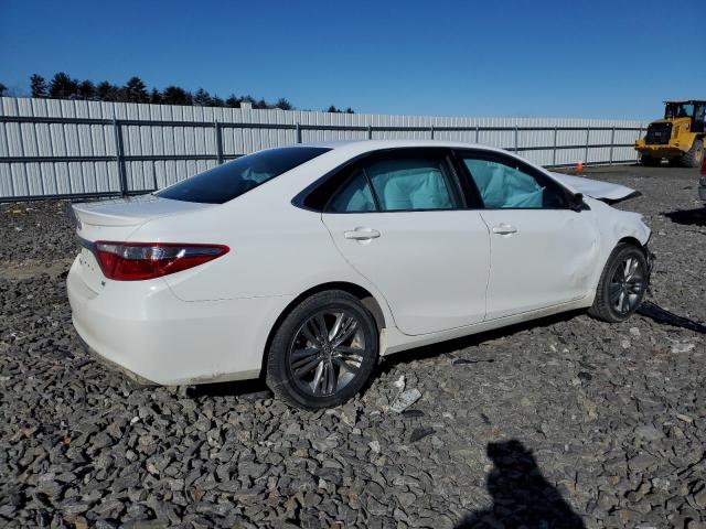 4T1BF1FK8HU443485 - 2017 TOYOTA CAMRY SE LE Beyaz fotoğraf 3